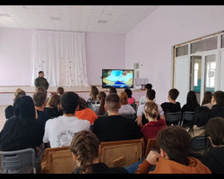 Преподаватель кафедры ВКС Руслан Д. провел профориентационную встречу со старшеклассниками школы № 13 города Иловайска